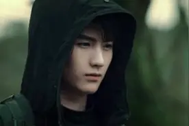 又添渣男？95后男星刚曝恋情就被锤劈腿，女方一夜没睡不断放锤图片