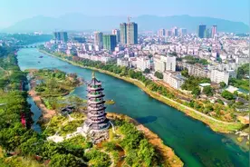 广西一个30万人小县，以吃狗肉闻名，热闹程度不亚于玉林图片
