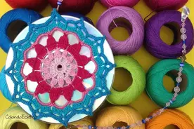 家里的旧光盘，不用急着扔，拿来简单钩一钩，改造后好看又实用图片