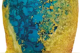 桂林在多日暴雨冲刷下，一座古墓突然现身，引来盗墓贼挖金图片