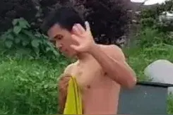 解放桥下救人的黄衣小哥找到了图片