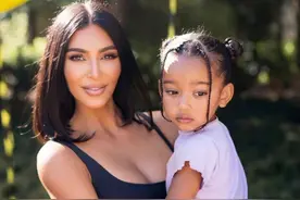 金卡戴珊侃爷离婚后变仇人，儿子生日侃爷不露面，母子五人庆祝图片