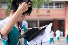 因父亲有污点导致政审没过，考生遭提前批退档，父亲后悔不已图片