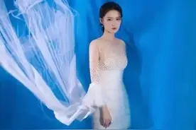 李沁的“水母裙”火了赵丽颖，迪丽热巴都爱穿，优雅感十足图片