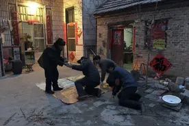 乡土散文：晚辈给长辈下跪磕头才算拜年图片