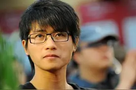 16岁成名18岁辍学，28岁娶高中初恋，38岁韩寒的自律人生图片