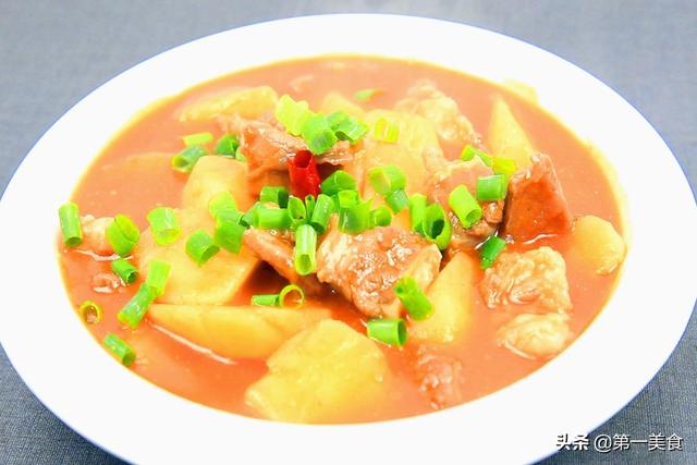 西红柿牛腩怎么做好吃（厨师长教你番茄炖牛腩家常做法）