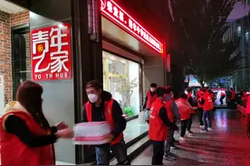货车司机邵长亮：只要有搬运任务，不管多晚，我第一个出发图片