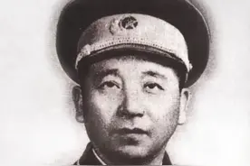 担任过国防部长的开国中将，上甘岭战役名震中外，向毛主席报告美军有三怕一怕夜战二怕近战三怕死图片