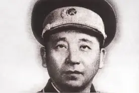 担任过国防部长的开国中将，上甘岭战役名震中外，向毛主席报告美军有三怕一怕夜战二怕近战三怕死图片