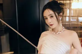 丸子头也能盘出高定感？杨幂拿捏住了图片