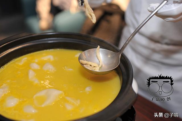 鱼翅花胶炖老鸡 鱼翅花胶炖老鸡汤的功效 鱼翅花胶炖老鸡 鱼翅花胶炖老鸡汤的功效