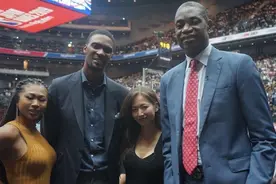 NBA最美日本女记者，年过30仍单身，坦言奥尼尔是自己的理想男友图片