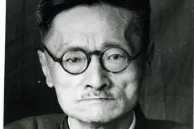 民国第一狂人刘文典，蒋介石扇他两耳光，他一脚回踹老蒋的肚子图片