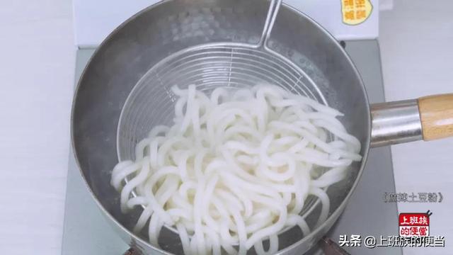 土豆粉好吃有秘诀，按照这做法，连吃一周都不腻