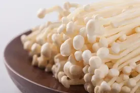 吃完金针菇第二天原封不动排出体外？那还有必要吃吗？图片