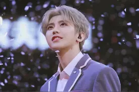 蔡徐坤的“眼镜杀”，帅气中多了一些斯文的感觉图片