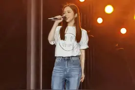 大湾区音乐会彩排现场曝光：素颜王菲显老，周深反复排练图片