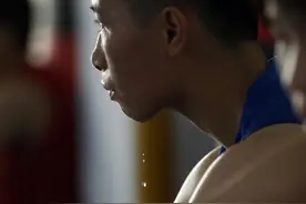 少林塔沟散打少女：一秒钟能出4拳，轻松扛起男选手图片