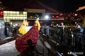 大唐不倒翁女孩戴面纱演出，游客间隔一米观赏，网友：仙气没了！图片