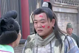 公主亲得胖子满脸红唇印，女侍卫一看气极了，持刀追杀胖子泄愤视频封面