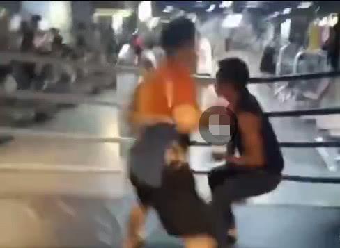 咏春挑战当代格斗要打裸拳,结果10秒被胖揍20余拳惨遭KO