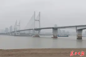 长江二桥该不该“洗洗”，大家争起来了！官方回应……图片