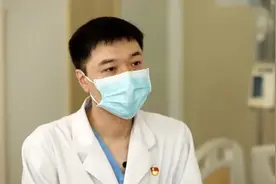 这名党员医生，在网上居然这么红！图片