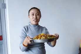 晋北：老公为家人做地道五寨黑肉烩菜，吃了多少年还是吃不腻