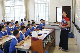 17年教师生涯 只为桃李芬芳——记广西凌云县民族中学教师李鸿丹图片