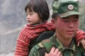10年前小战士救下的小女孩，10年来找到他：”你该娶我回家了”图片