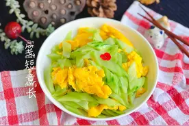 立冬后，天气干燥怕油腻，5分钟出锅的青瓜炒蛋，清爽脆嫩又营养图片