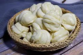面粉里加一袋牛奶，我家一周吃6次，出锅一口一个，孩子抢着吃图片