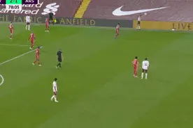 足坛周琦！枪手边卫多次界外球违例创纪录，出自拉玛西亚青训图片