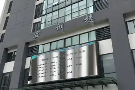 揭秘！杭州中考9万多份考卷，怎么批改的？现场原来是这样的图片