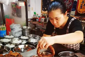 手工粉遇上香肠和猪头肉，这在灵山县武利是绝配图片