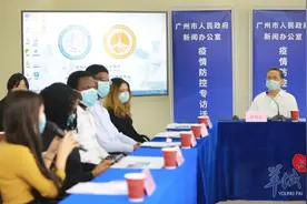 外籍主持人现场求助钟南山，如何说服爸妈戴口罩图片