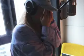 郑少秋女儿心情崩溃大哭，称很想结婚，因父母离异18岁就不停恋爱图片