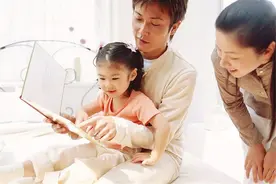 不识字的孩子，如何在亲子阅读中增长认知？分阶段做“读写萌发”图片