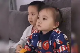 有哥哥的好处是什么？这对兄妹的和谐画面完美阐释，网友：太暖了图片