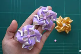 看看如何用彩带编花朵，漂亮风车花的折叠过程！图片