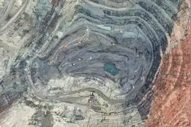 亚洲最深露天铁矿开采100年，螺旋式开采已达极限，到底多深？图片