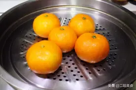 把橘子放锅里蒸一蒸，真是太聪明了，用途花钱买不到，简单还实用图片