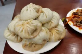 辽宁锦州巷子里的包子铺，只有一种馅，老客人吃了30多年仍没吃够图片