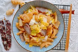 猪皮这样做太香了，加点白菜，吸饱汤汁咸香入味，爽滑劲道超下饭图片