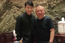 刘德华郭德纲同框约饭！郭德纲喊对方刘大爷，两人差12岁你敢信图片