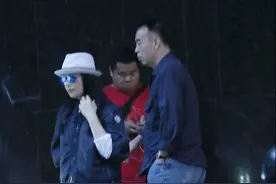 陈红陈凯歌私下约会，都50多的人了，穿的还像个小姑娘图片