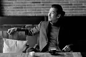 唱哭王源，让罗永浩秒变小迷妹的他，拥有2段音乐人生图片