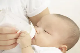 宝宝早上应该先吃饭还是先喝奶？顺序决定娃的健康，父母别忽视图片