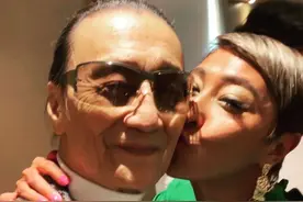 王菲闺蜜为谢贤庆生，豪放送上香吻，上亿资产分配却没准儿媳的份图片